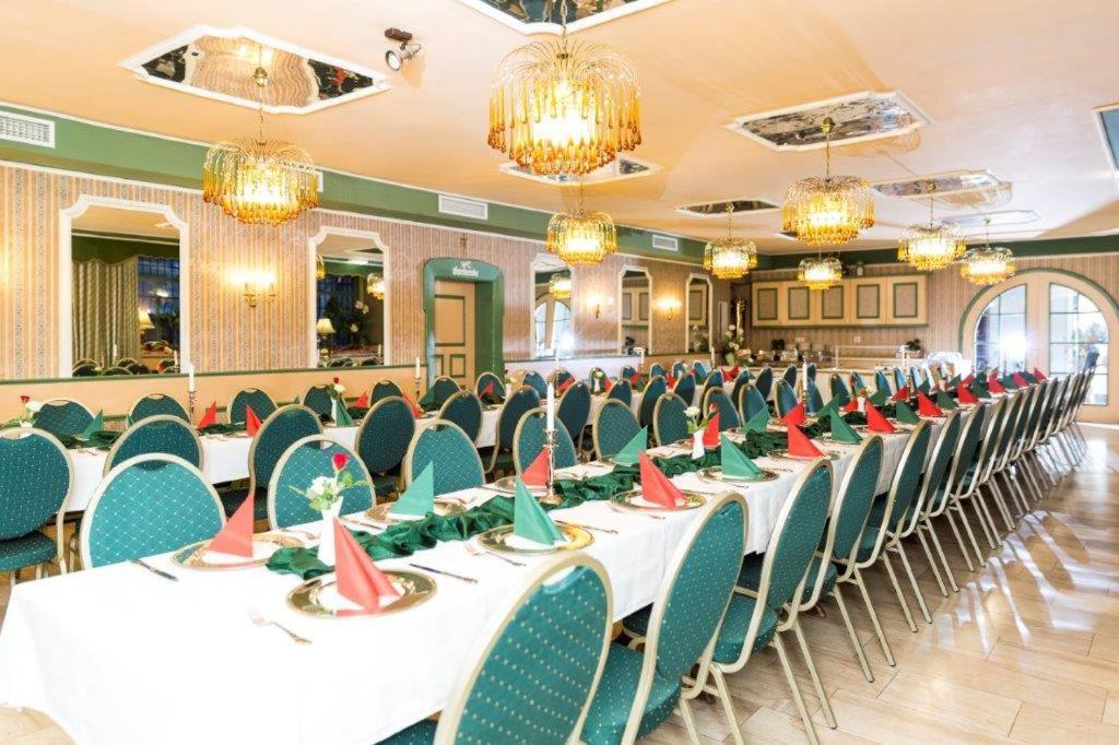 ולבורג Hotel-Gasthof Zur Post מראה חיצוני תמונה