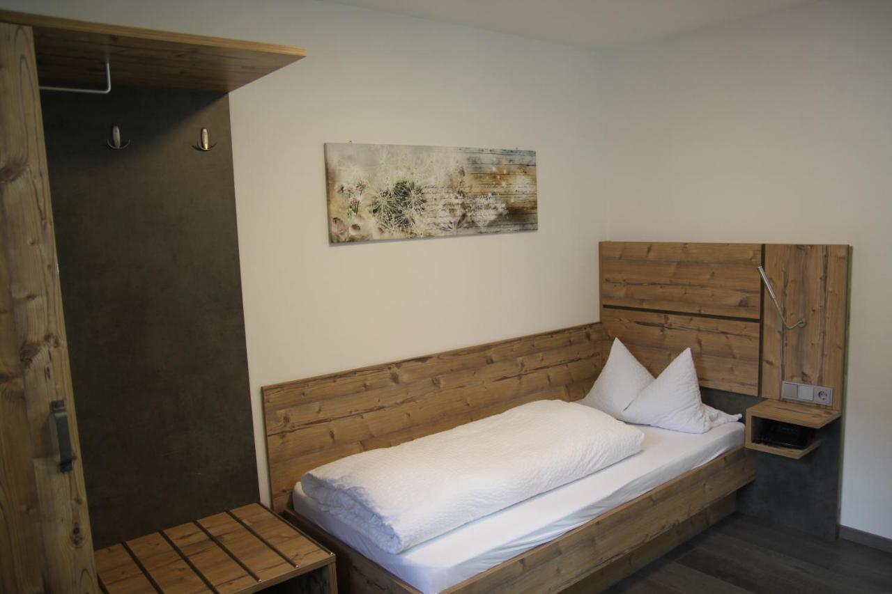 ולבורג Hotel-Gasthof Zur Post מראה חיצוני תמונה