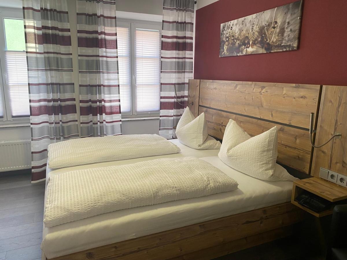 ולבורג Hotel-Gasthof Zur Post מראה חיצוני תמונה